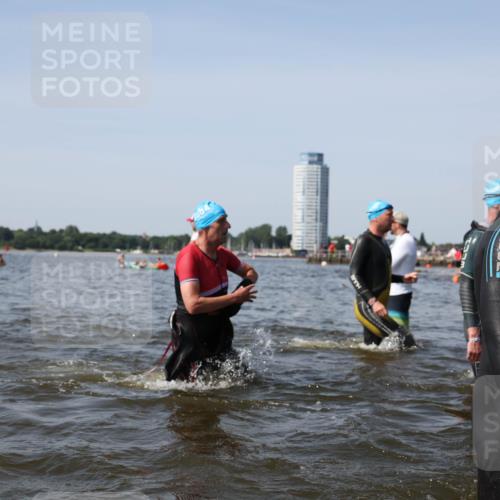 22.06.2025 - Viking Triathlon Michael Strokosch http://msf.ph/oto/8058135 22.06.2025 10:40:43 Schwimmen 44, 59, 235, 239, 266, 275, 325, 361, 397, 462, 514, 530, 556, 644, 655, 657 meine-sportfotos.de