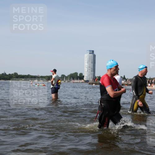 22.06.2025 - Viking Triathlon Michael Strokosch http://msf.ph/oto/8058138 22.06.2025 10:40:44 Schwimmen 59, 235, 239, 266, 275, 325, 361, 397, 462, 514, 530, 556, 644, 655, 657 meine-sportfotos.de