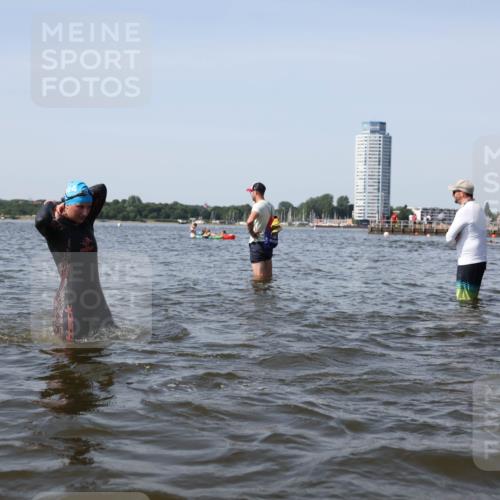 22.06.2025 - Viking Triathlon Michael Strokosch http://msf.ph/oto/8058143 22.06.2025 10:40:46 Schwimmen 59, 235, 239, 266, 325, 361, 397, 462, 530, 644, 655, 657 meine-sportfotos.de