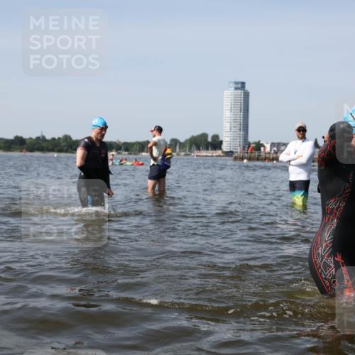 22.06.2025 - Viking Triathlon Michael Strokosch http://msf.ph/oto/8058155 22.06.2025 10:40:49 Schwimmen 59, 235, 239, 266, 361, 397, 462, 530, 655 meine-sportfotos.de