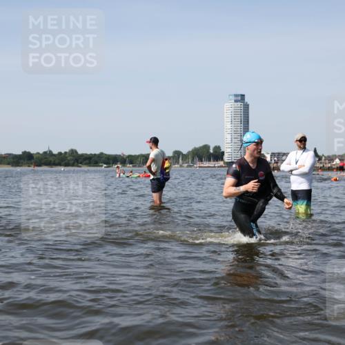 22.06.2025 - Viking Triathlon Michael Strokosch http://msf.ph/oto/8058158 22.06.2025 10:40:51 Schwimmen 59, 235, 266, 361, 397, 462, 530, 655 meine-sportfotos.de