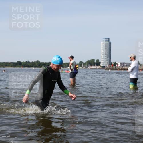 22.06.2025 - Viking Triathlon Michael Strokosch http://msf.ph/oto/8058161 22.06.2025 10:40:52 Schwimmen 59, 235, 266, 361, 389, 397, 462, 530 meine-sportfotos.de