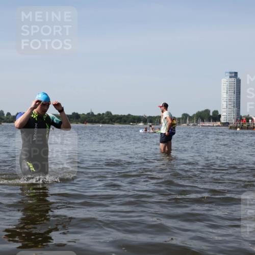 22.06.2025 - Viking Triathlon Michael Strokosch http://msf.ph/oto/8058173 22.06.2025 10:41:05 Schwimmen 153, 314, 389, 496, 631 meine-sportfotos.de