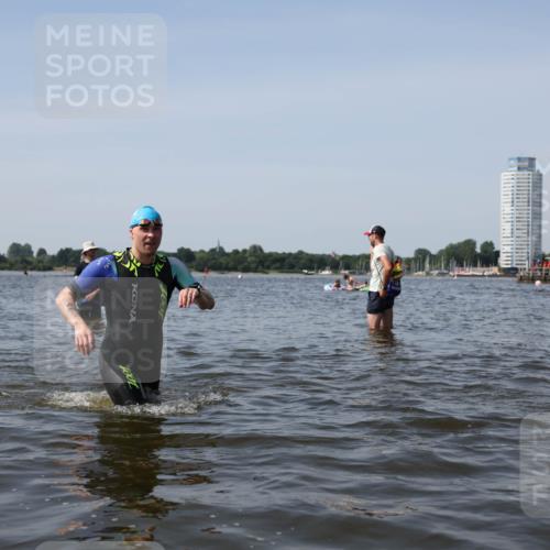 22.06.2025 - Viking Triathlon Michael Strokosch http://msf.ph/oto/8058174 22.06.2025 10:41:06 Schwimmen 153, 314, 389, 496, 631 meine-sportfotos.de