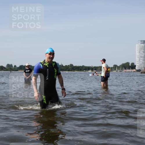 22.06.2025 - Viking Triathlon Michael Strokosch http://msf.ph/oto/8058176 22.06.2025 10:41:06 Schwimmen 153, 314, 389, 496, 631 meine-sportfotos.de