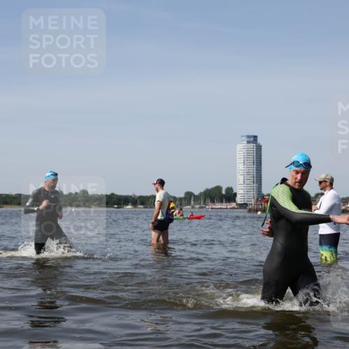 22.06.2025 - Viking Triathlon Michael Strokosch http://msf.ph/oto/8058231 22.06.2025 10:41:24 Schwimmen 54, 94, 376, 390, 505, 631 meine-sportfotos.de