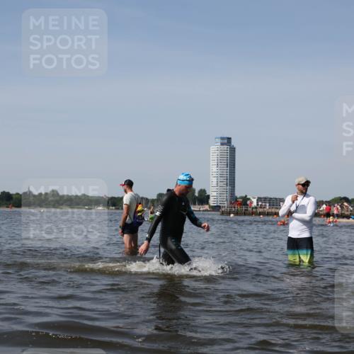 22.06.2025 - Viking Triathlon Michael Strokosch http://msf.ph/oto/8058236 22.06.2025 10:41:26 Schwimmen 54, 94, 376, 390, 505 meine-sportfotos.de
