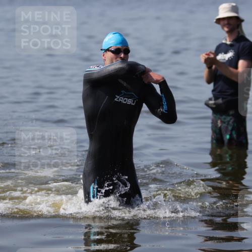 22.06.2025 - Viking Triathlon H.Heesch http://msf.ph/oto/8058237 22.06.2025 10:22:45 Schwimmen 100 meine-sportfotos.de