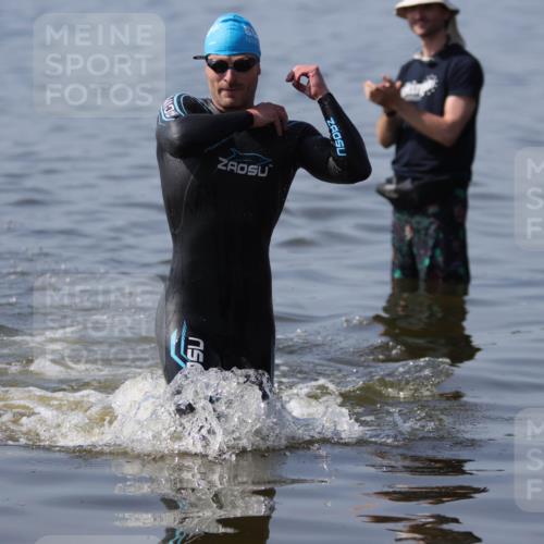 22.06.2025 - Viking Triathlon H.Heesch http://msf.ph/oto/8058238 22.06.2025 10:22:45 Schwimmen 100 meine-sportfotos.de