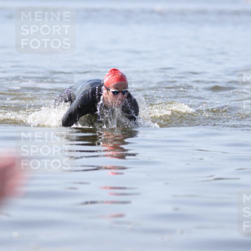 22.06.2025 - Viking Triathlon H.Heesch http://msf.ph/oto/8058245 22.06.2025 10:24:07 Schwimmen 609 meine-sportfotos.de