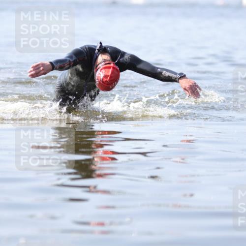 22.06.2025 - Viking Triathlon H.Heesch http://msf.ph/oto/8058248 22.06.2025 10:24:07 Schwimmen 609 meine-sportfotos.de