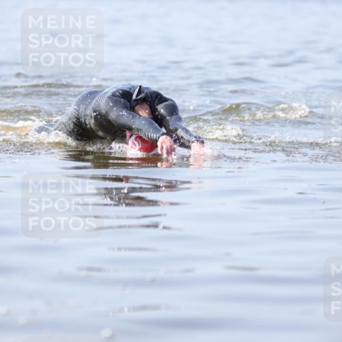 22.06.2025 - Viking Triathlon H.Heesch http://msf.ph/oto/8058250 22.06.2025 10:24:07 Schwimmen 609 meine-sportfotos.de