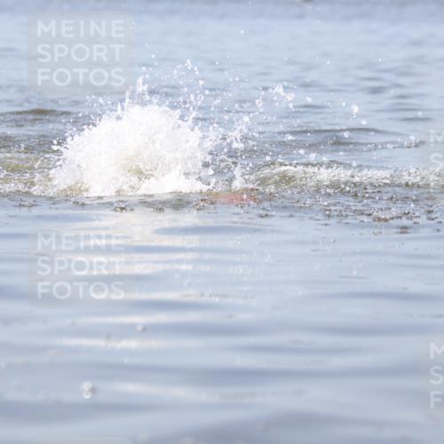 22.06.2025 - Viking Triathlon H.Heesch http://msf.ph/oto/8058251 22.06.2025 10:24:08 Schwimmen 609 meine-sportfotos.de
