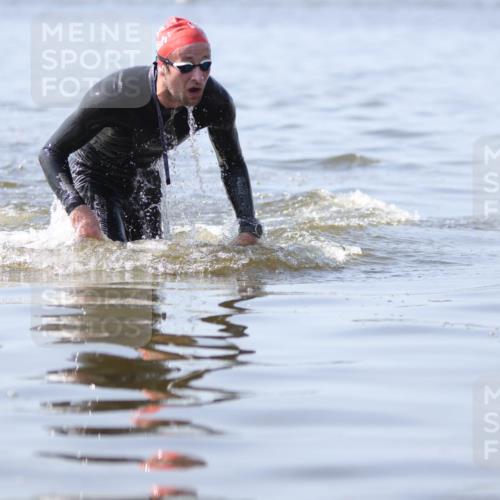 22.06.2025 - Viking Triathlon H.Heesch http://msf.ph/oto/8058255 22.06.2025 10:24:09 Schwimmen 609 meine-sportfotos.de