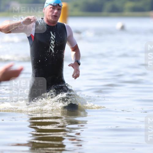 22.06.2025 - Viking Triathlon H.Heesch http://msf.ph/oto/8058260 22.06.2025 10:24:47 Schwimmen 4, 329, 521 meine-sportfotos.de
