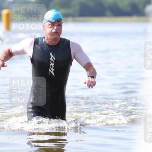 22.06.2025 - Viking Triathlon H.Heesch http://msf.ph/oto/8058265 22.06.2025 10:24:49 Schwimmen 4, 329, 521 meine-sportfotos.de