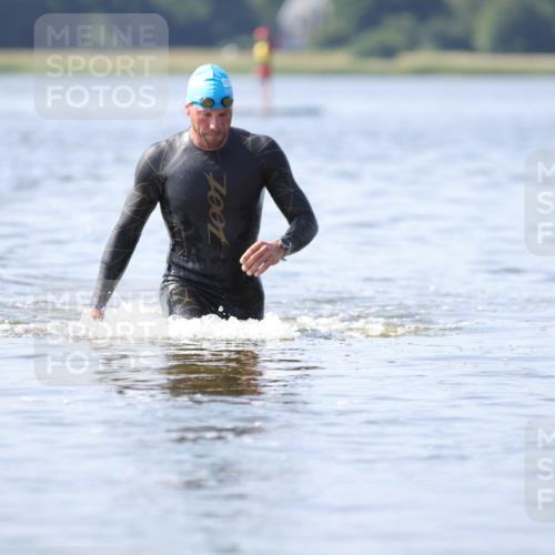 22.06.2025 - Viking Triathlon H.Heesch http://msf.ph/oto/8058280 22.06.2025 10:25:16 Schwimmen 122, 641 meine-sportfotos.de