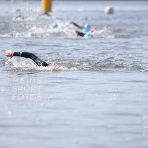 22.06.2025 - Viking Triathlon H.Heesch http://msf.ph/oto/8058282 22.06.2025 10:25:17 Schwimmen 122, 641 meine-sportfotos.de