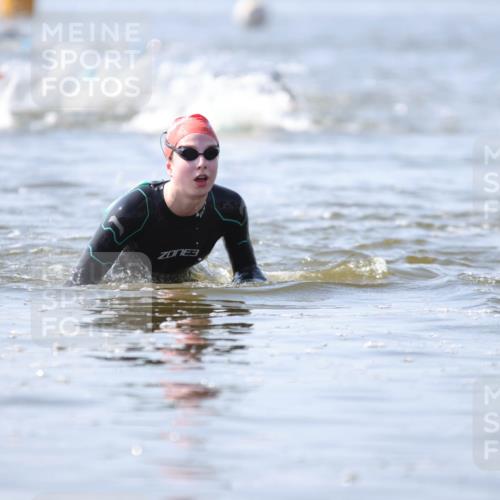 22.06.2025 - Viking Triathlon H.Heesch http://msf.ph/oto/8058285 22.06.2025 10:25:21 Schwimmen 2, 122, 641 meine-sportfotos.de