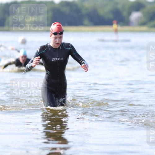 22.06.2025 - Viking Triathlon H.Heesch http://msf.ph/oto/8058290 22.06.2025 10:25:23 Schwimmen 2, 122, 641 meine-sportfotos.de