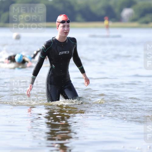 22.06.2025 - Viking Triathlon H.Heesch http://msf.ph/oto/8058292 22.06.2025 10:25:23 Schwimmen 2, 122, 641 meine-sportfotos.de