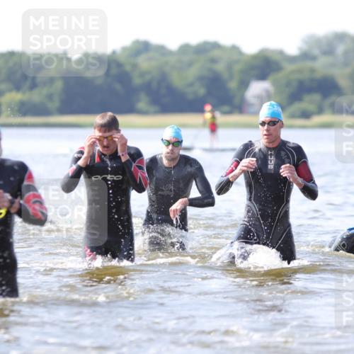 22.06.2025 - Viking Triathlon H.Heesch http://msf.ph/oto/8058310 22.06.2025 10:25:38 Schwimmen 2, 10, 420, 455, 485, 544, 557 meine-sportfotos.de