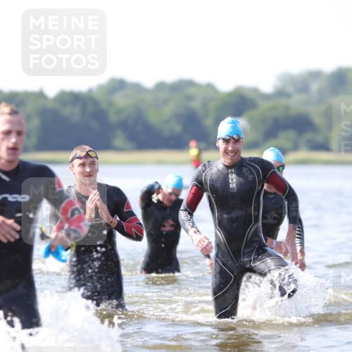 22.06.2025 - Viking Triathlon H.Heesch http://msf.ph/oto/8058312 22.06.2025 10:25:39 Schwimmen 2, 10, 420, 455, 485, 544, 557 meine-sportfotos.de