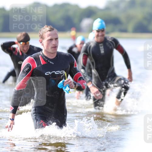 22.06.2025 - Viking Triathlon H.Heesch http://msf.ph/oto/8058313 22.06.2025 10:25:41 Schwimmen 2, 10, 49, 420, 455, 485, 544, 557 meine-sportfotos.de