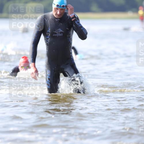 22.06.2025 - Viking Triathlon H.Heesch http://msf.ph/oto/8058317 22.06.2025 10:25:52 Schwimmen 10, 49, 420, 455, 485, 544, 557, 617, 642 meine-sportfotos.de