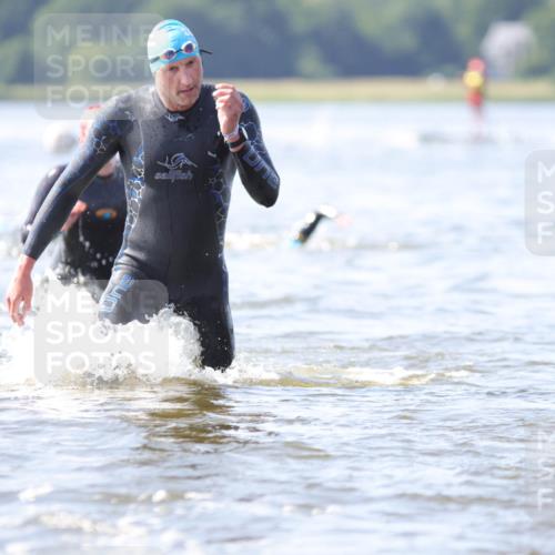 22.06.2025 - Viking Triathlon H.Heesch http://msf.ph/oto/8058320 22.06.2025 10:25:53 Schwimmen 10, 49, 455, 485, 544, 557, 617, 642 meine-sportfotos.de