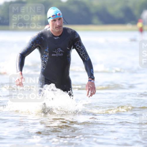 22.06.2025 - Viking Triathlon H.Heesch http://msf.ph/oto/8058323 22.06.2025 10:25:54 Schwimmen 10, 49, 455, 485, 544, 557, 617, 642 meine-sportfotos.de