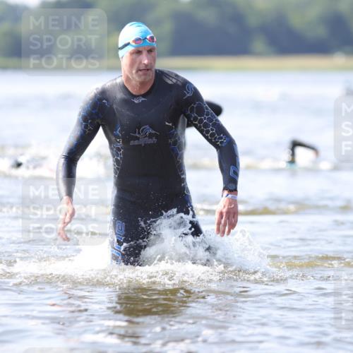 22.06.2025 - Viking Triathlon H.Heesch http://msf.ph/oto/8058325 22.06.2025 10:25:55 Schwimmen 10, 49, 455, 485, 557, 617, 642 meine-sportfotos.de
