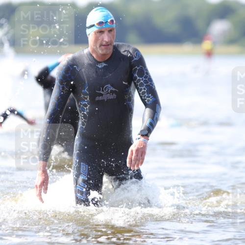 22.06.2025 - Viking Triathlon H.Heesch http://msf.ph/oto/8058327 22.06.2025 10:25:56 Schwimmen 10, 49, 455, 557, 617, 642 meine-sportfotos.de