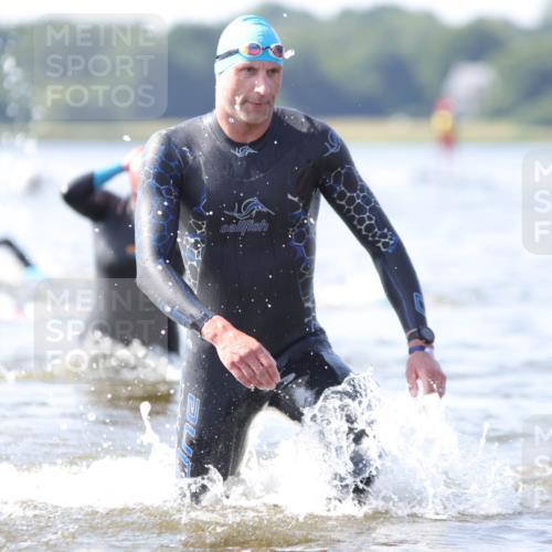 22.06.2025 - Viking Triathlon H.Heesch http://msf.ph/oto/8058328 22.06.2025 10:25:56 Schwimmen 10, 49, 455, 557, 617, 642 meine-sportfotos.de