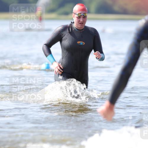 22.06.2025 - Viking Triathlon H.Heesch http://msf.ph/oto/8058330 22.06.2025 10:25:59 Schwimmen 9, 49, 617, 642 meine-sportfotos.de
