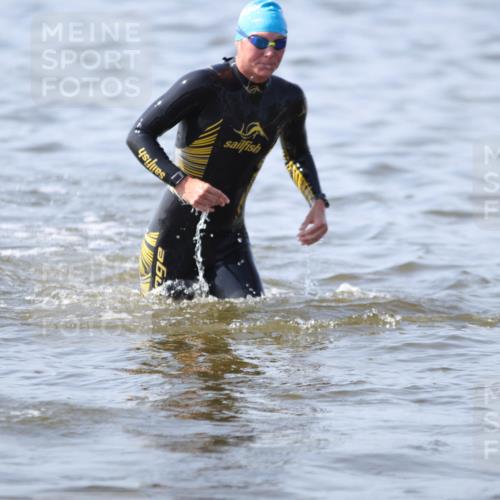 22.06.2025 - Viking Triathlon H.Heesch http://msf.ph/oto/8058338 22.06.2025 10:26:08 Schwimmen 9, 526, 617, 642 meine-sportfotos.de