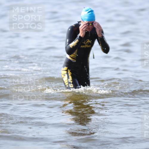 22.06.2025 - Viking Triathlon H.Heesch http://msf.ph/oto/8058341 22.06.2025 10:26:09 Schwimmen 9, 526, 617, 642 meine-sportfotos.de