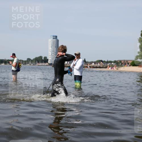 22.06.2025 - Viking Triathlon Michael Strokosch http://msf.ph/oto/8058352 22.06.2025 10:48:32 Schwimmen 412, 471, 494 meine-sportfotos.de