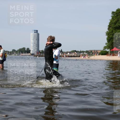 22.06.2025 - Viking Triathlon Michael Strokosch http://msf.ph/oto/8058354 22.06.2025 10:48:32 Schwimmen 412, 471, 494 meine-sportfotos.de