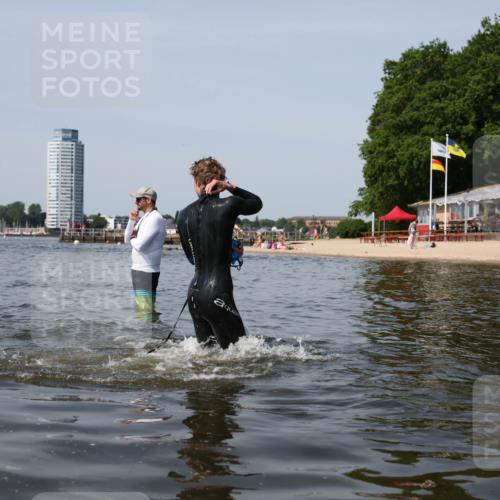 22.06.2025 - Viking Triathlon Michael Strokosch http://msf.ph/oto/8058360 22.06.2025 10:48:33 Schwimmen 412, 471, 494 meine-sportfotos.de