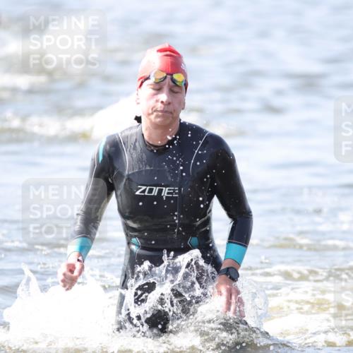 22.06.2025 - Viking Triathlon H.Heesch http://msf.ph/oto/8058381 22.06.2025 10:26:48 Schwimmen 145, 288, 610, 623, 661 meine-sportfotos.de