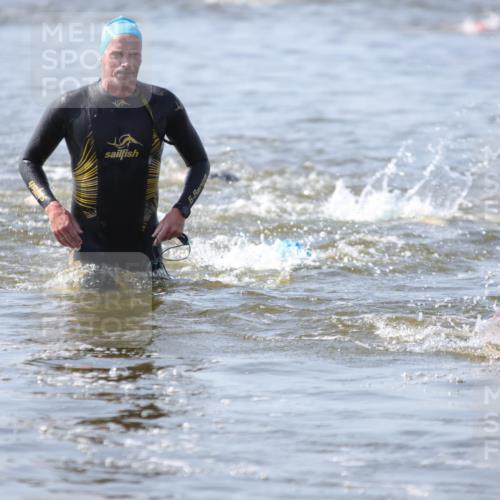 22.06.2025 - Viking Triathlon H.Heesch http://msf.ph/oto/8058387 22.06.2025 10:26:50 Schwimmen 52, 81, 145, 288, 610, 623, 661 meine-sportfotos.de