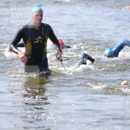 22.06.2025 - Viking Triathlon H.Heesch http://msf.ph/oto/8058391 22.06.2025 10:26:50 Schwimmen 52, 81, 145, 288, 610, 623, 661 meine-sportfotos.de