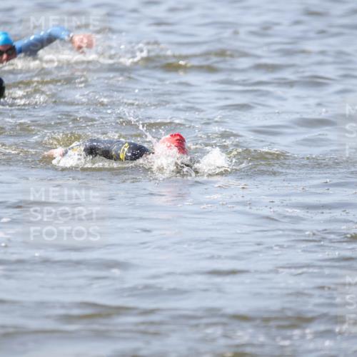 22.06.2025 - Viking Triathlon H.Heesch http://msf.ph/oto/8058396 22.06.2025 10:26:52 Schwimmen 52, 81, 145, 288, 610, 623, 661 meine-sportfotos.de