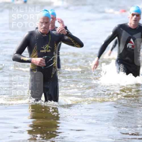 22.06.2025 - Viking Triathlon H.Heesch http://msf.ph/oto/8058413 22.06.2025 10:26:55 Schwimmen 52, 81, 145, 288, 610, 623, 661 meine-sportfotos.de