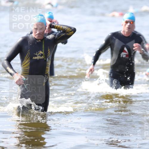 22.06.2025 - Viking Triathlon H.Heesch http://msf.ph/oto/8058417 22.06.2025 10:26:55 Schwimmen 52, 81, 145, 288, 610, 623, 661 meine-sportfotos.de