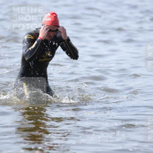 22.06.2025 - Viking Triathlon H.Heesch http://msf.ph/oto/8058421 22.06.2025 10:26:56 Schwimmen 52, 81, 145, 288, 610, 623, 661 meine-sportfotos.de