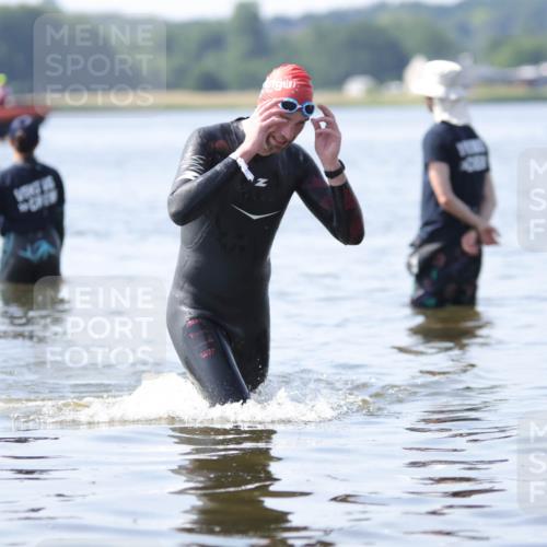 22.06.2025 - Viking Triathlon H.Heesch http://msf.ph/oto/8058423 22.06.2025 10:53:50 Schwimmen 634 meine-sportfotos.de