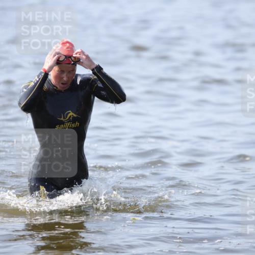 22.06.2025 - Viking Triathlon H.Heesch http://msf.ph/oto/8058424 22.06.2025 10:26:56 Schwimmen 52, 81, 145, 288, 610, 623, 661 meine-sportfotos.de