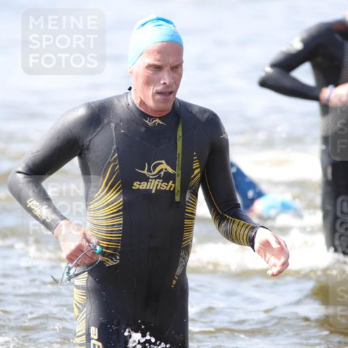 22.06.2025 - Viking Triathlon H.Heesch http://msf.ph/oto/8058437 22.06.2025 10:27:00 Schwimmen 52, 81, 145, 288, 623, 661 meine-sportfotos.de